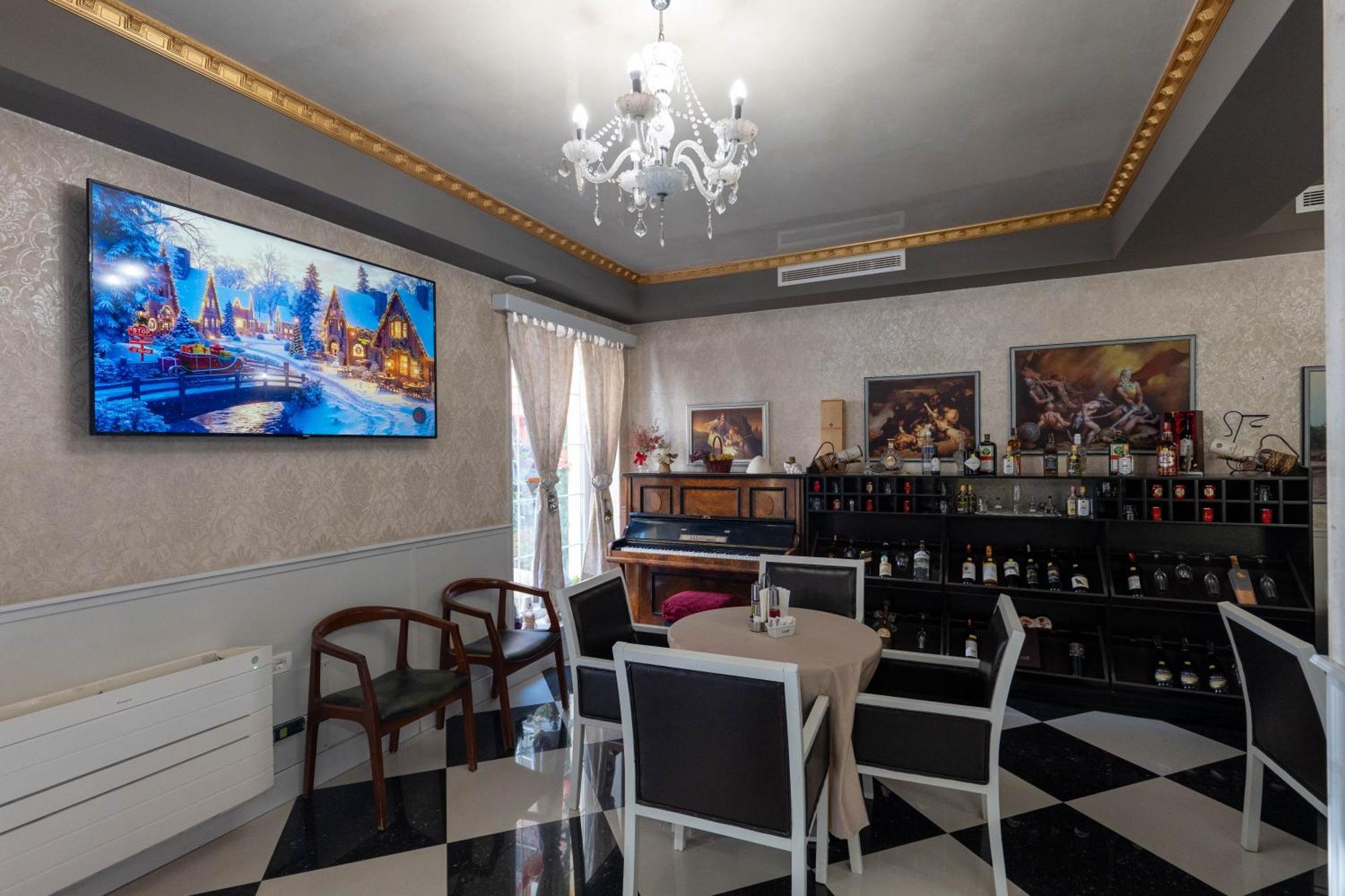 Hotel Aria Tirana Bagian luar foto
